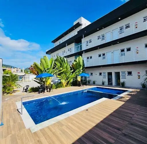 Loft 16 e 05 - Maranduba com piscina próximo a praia Ubatuba